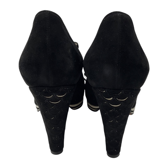 SALVATORE FERRAGAMO BLACK LIMITED EDITION ARCHIVES SIRENA 1938 SUEDE HEELED SHOE - Picture 6 of 12